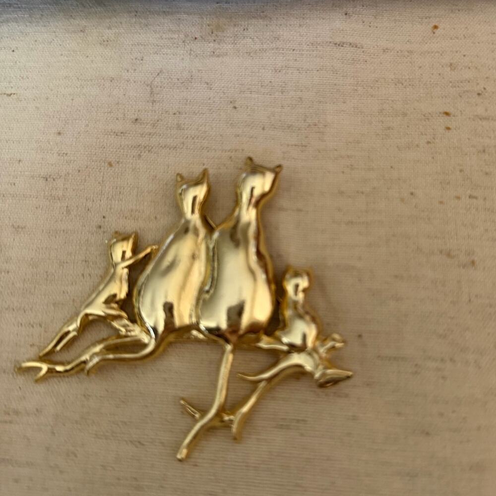 Gold tone Cat Family Brooch